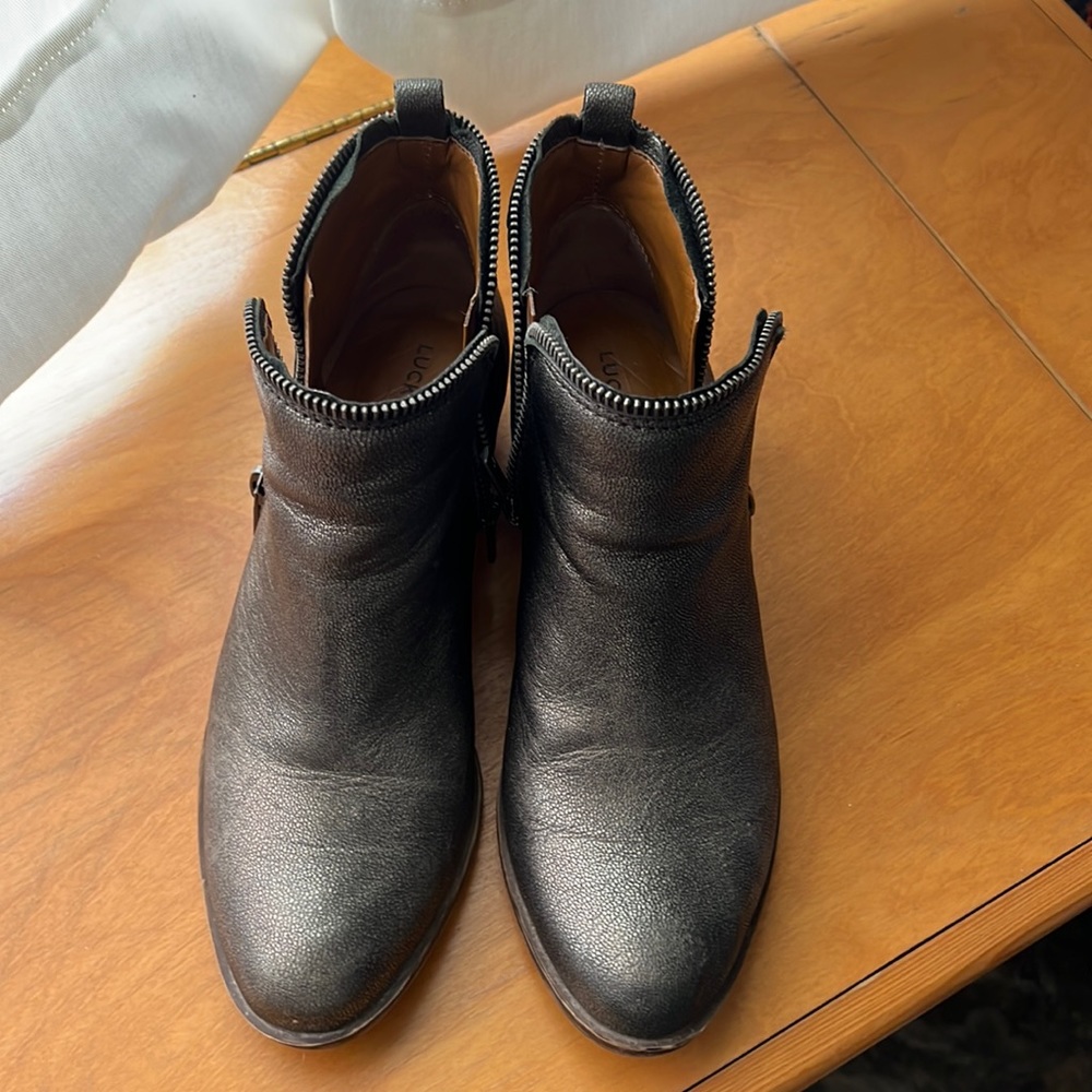 Shimmery gray - Lucky Brand - 8M - low heel - zip side